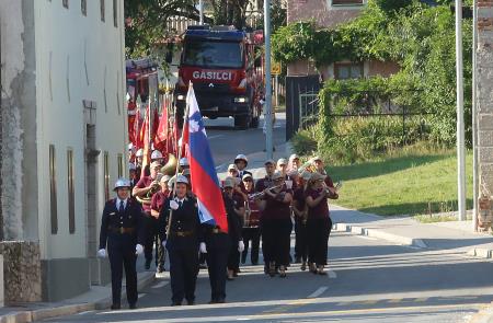 100 letnica PGD Begunje  gasilska parada 02 Foto Ljubo Vukelič